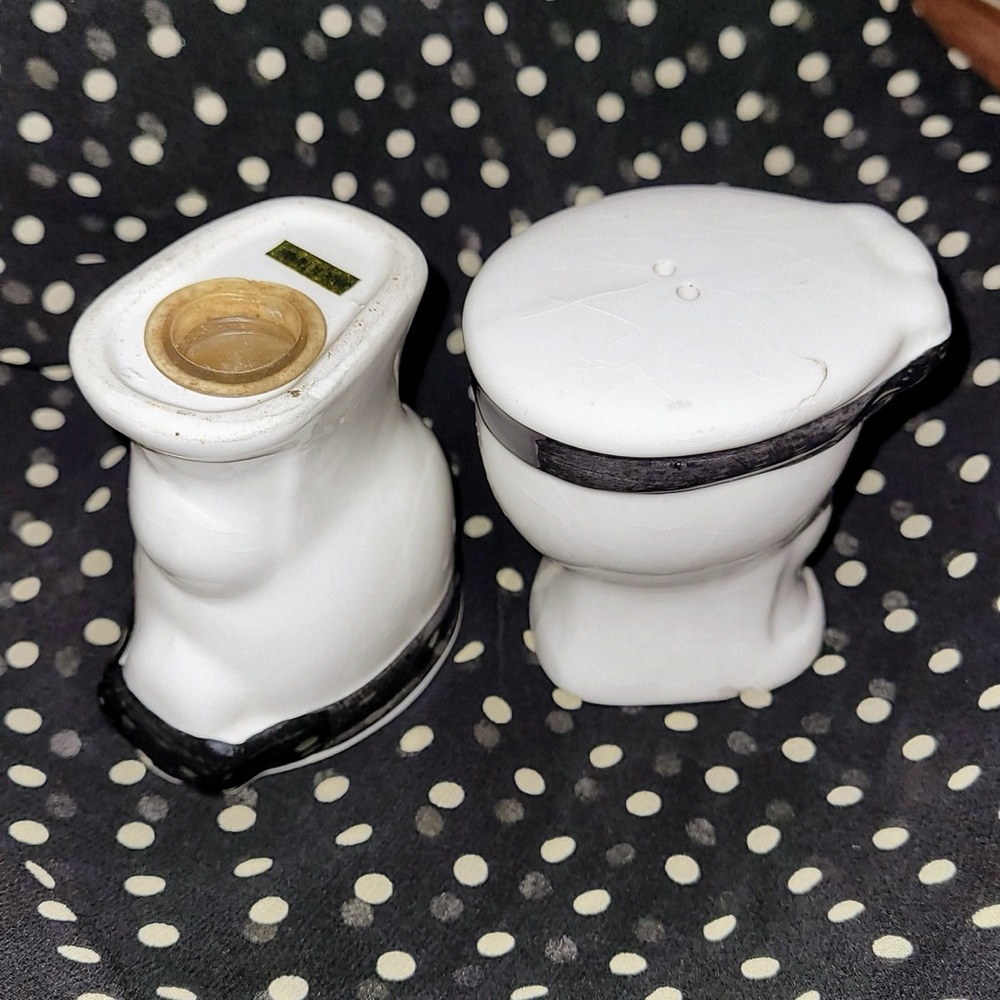 Vintage White and Black Toilet Commode Salt Pepper Shakers Novelty GAG Kitschy